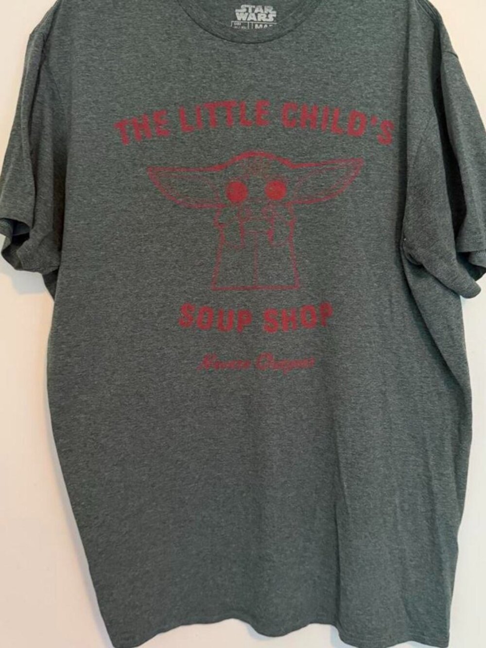 Gray Star Wars The Mandalorian tee with red graphic, size XL